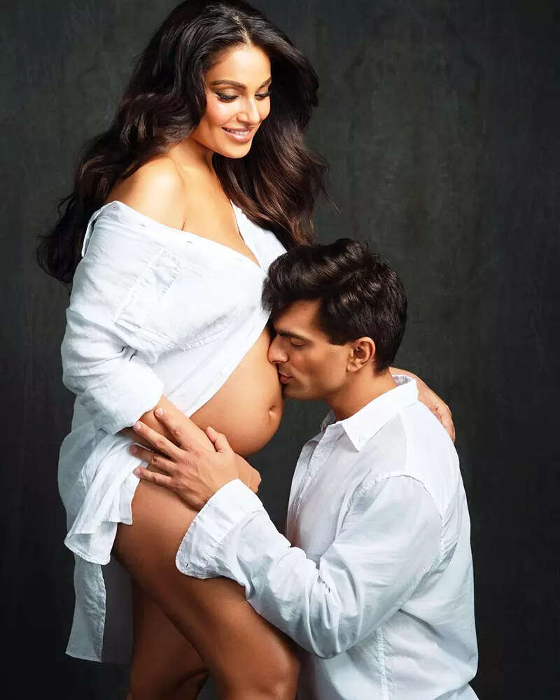 This new picture from Bipasha Basu and Karan Singh Grover's maternity shoot you just can't give a miss