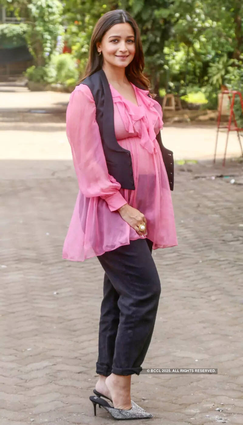 #ETimesSnapped: From Alia-Ranbir to Malaika Arora, paparazzi pictures of your favourite celebs