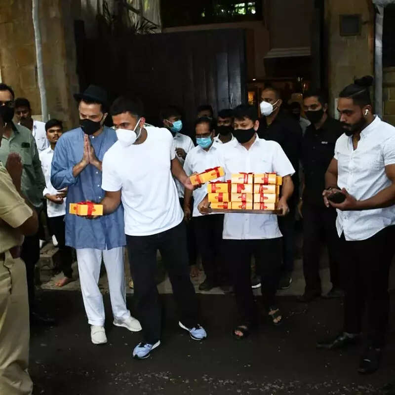 From distributing sweets to warm welcome, pictures of Sonam Kapoor and Anand Ahuja bringing newborn son to home