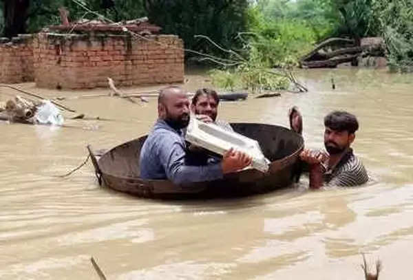 Massive floods wreak havoc in Pakistan; over 1,000 killed