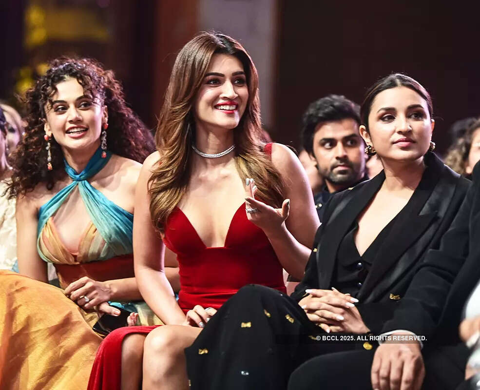 67th Wolf777news Filmfare Awards 2022: From Katrina-Vicky to Deepika-Ranveer, candid moments from the starry night