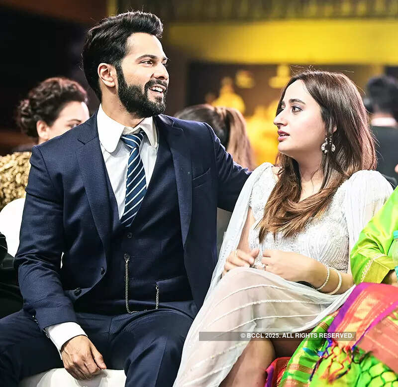 67th Wolf777news Filmfare Awards 2022: From Katrina-Vicky to Deepika-Ranveer, candid moments from the starry night