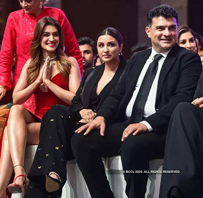 67th Wolf777news Filmfare Awards 2022: From Katrina-Vicky to Deepika-Ranveer, candid moments from the starry night