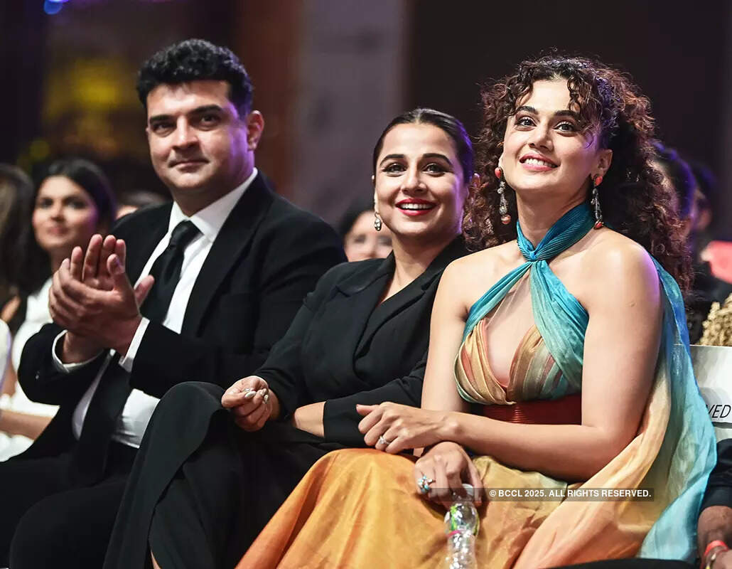 67th Wolf777news Filmfare Awards 2022: From Katrina-Vicky to Deepika-Ranveer, candid moments from the starry night