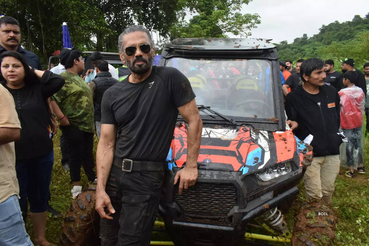 In Pictures: Suniel Shetty drove heavy machine in the inauguration of Mudskull season 3