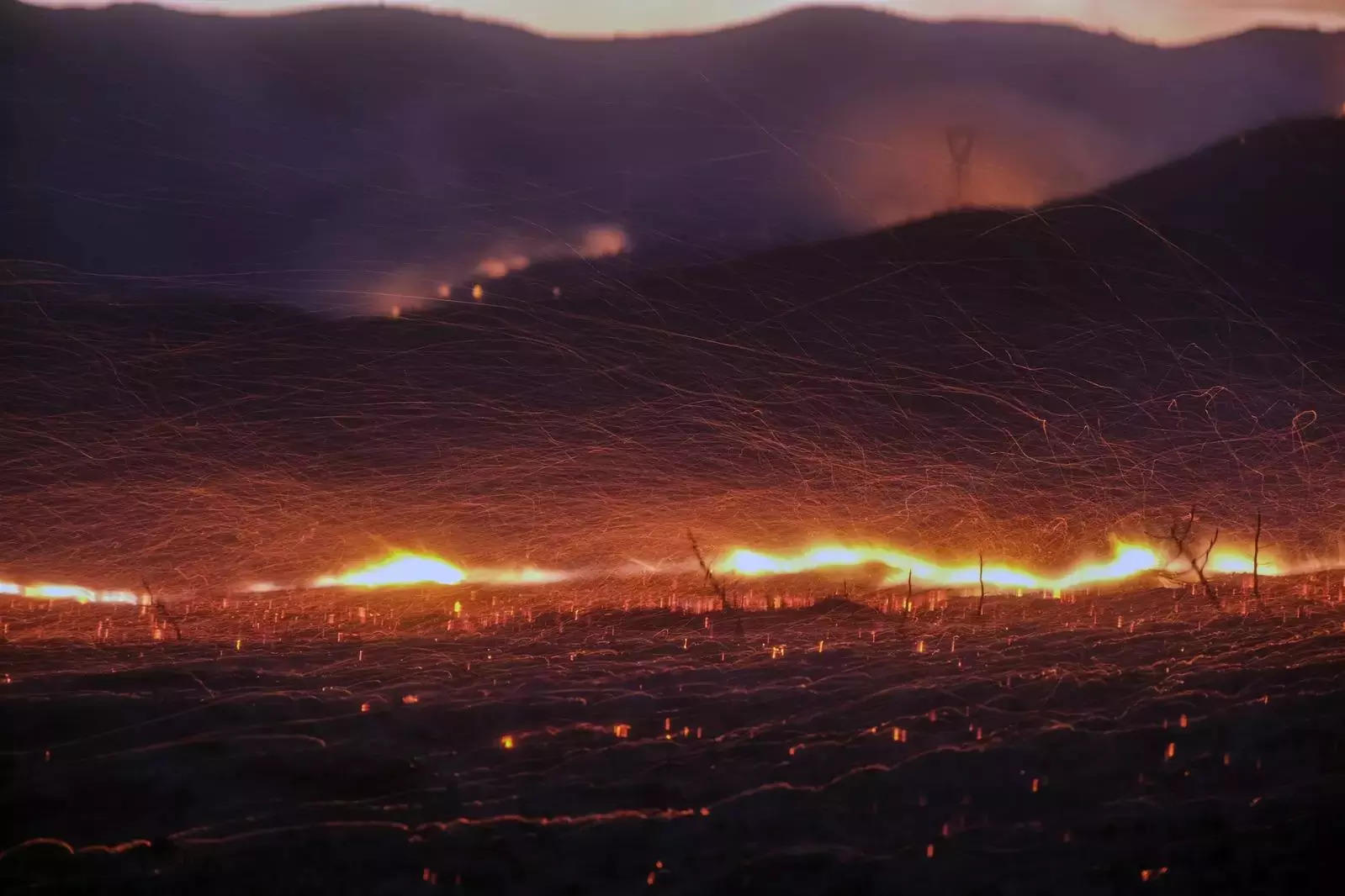 En photos: les incendies de forêt en Californie provoquent des évacuations au milieu d’une vague de chaleur