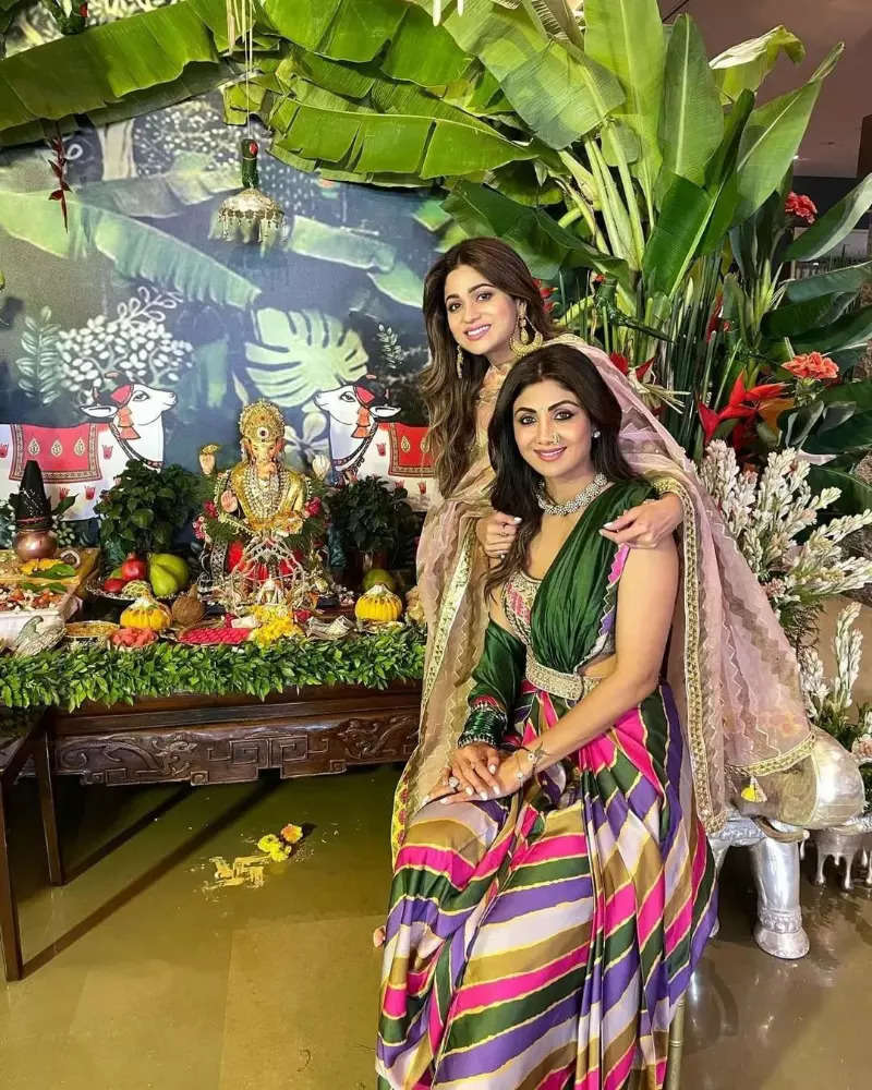 Shilpa Shetty & Raj Kundra stun in traditional attire as they celebrate Ganesh Chaturthi with family & friends from B-Town