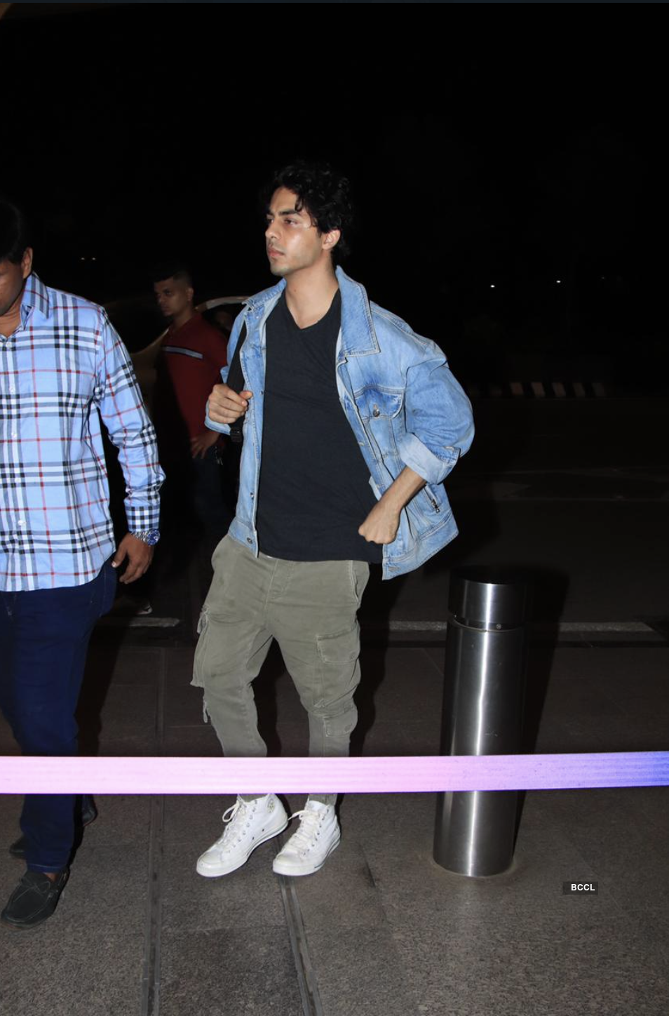 Shah Rukh Khan’s eldest son Aryan Khan earlier got spotted at the airport. 