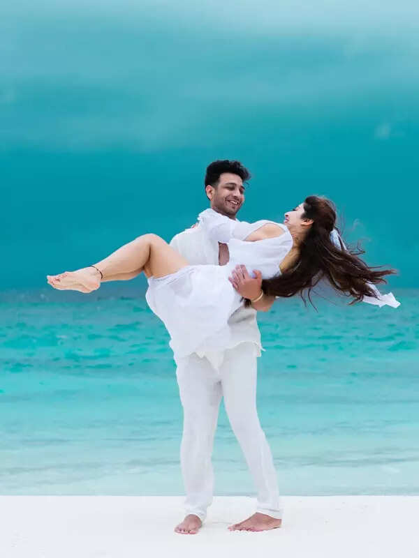 <BR> is turning heads with her bewitching pictures <BR> is turning heads with her bewitching pictures