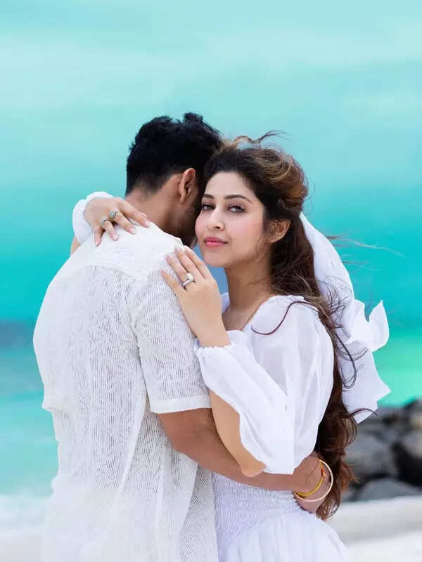 <BR> is turning heads with her bewitching pictures <BR> is turning heads with her bewitching pictures
