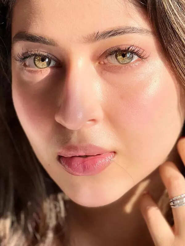 <BR> is turning heads with her bewitching pictures <BR> is turning heads with her bewitching pictures