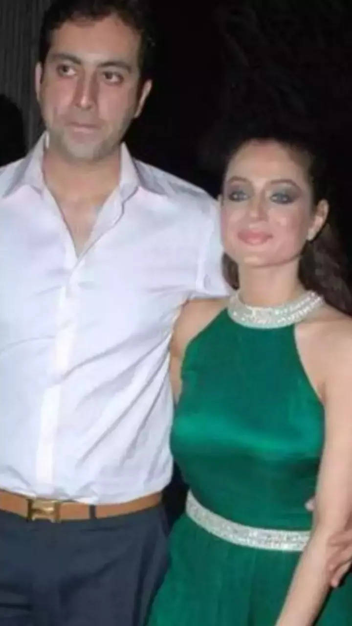 Vikram Bhatt to Ranbir Kapoor: Alleged love life of Ameesha Patel | Times  of India