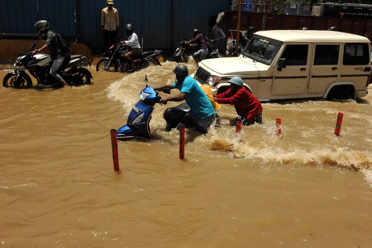 Karnataka Rain: Heavy Rain In Karnataka; Roads, Basements Flooded In ...