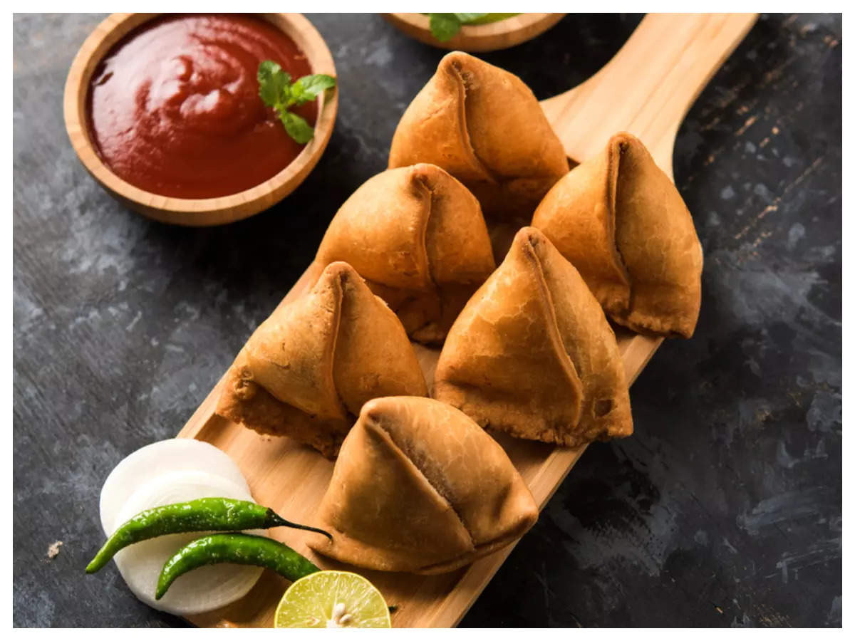 Samosa Calories, Nutrition, and Health Benefits