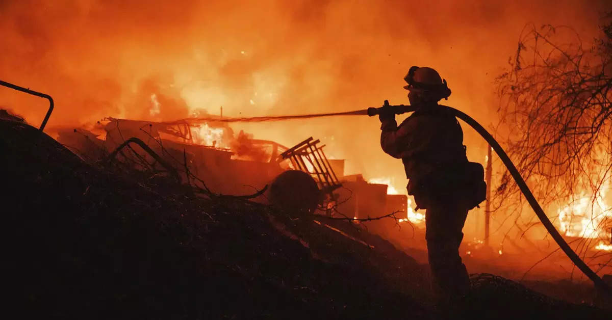 California's fast-moving wildfire forces evacuations; see pics