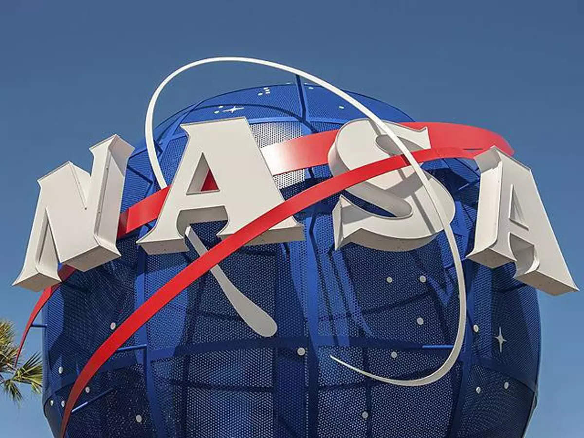 nasa: NASA picks Axiom Space to deliver spacesuits for astronauts' moon walk