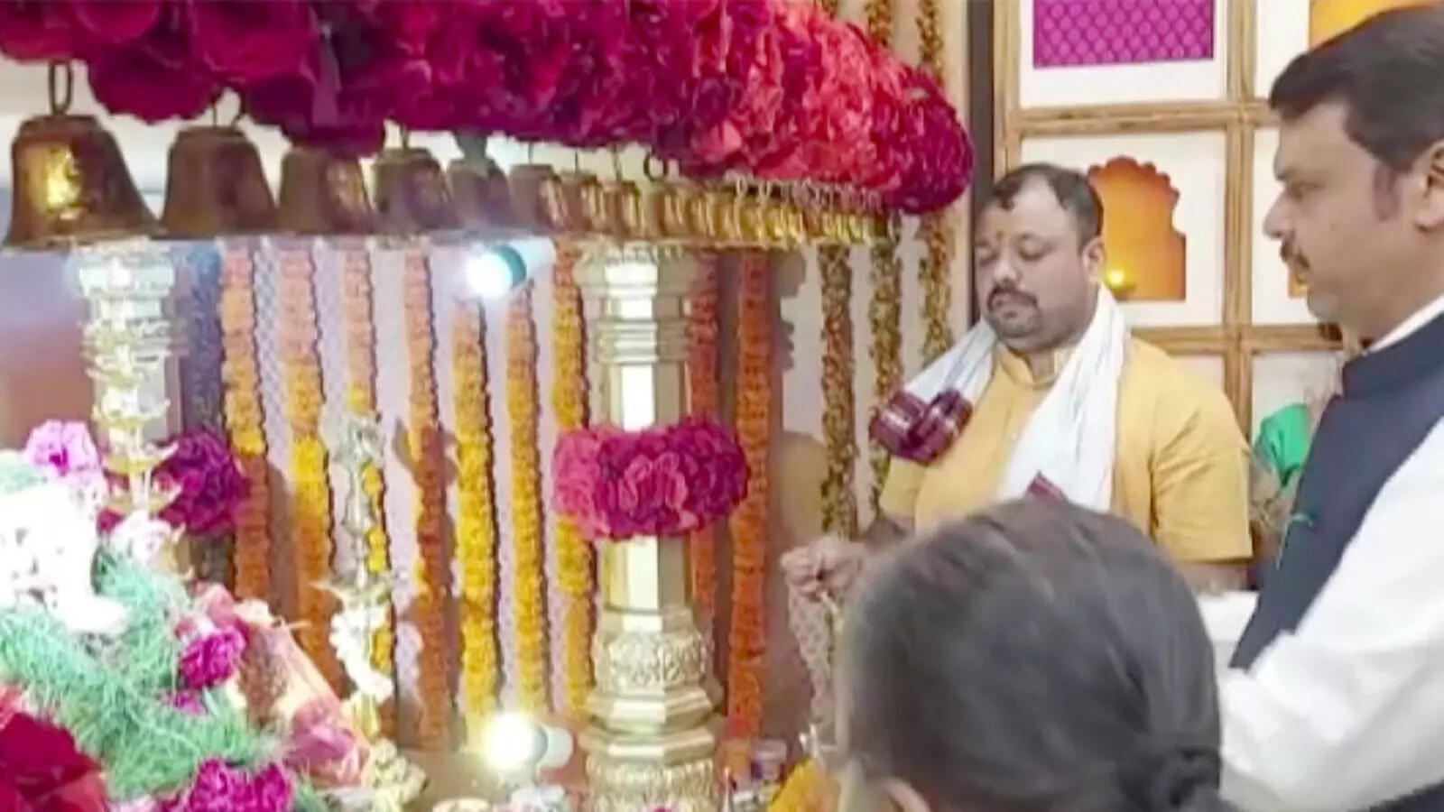 Devendra Fadnavis offers prayers to Lord Ganesha in Mumbai