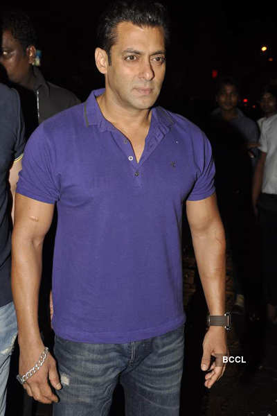 Stars at Arpita Khan's b'day bash 