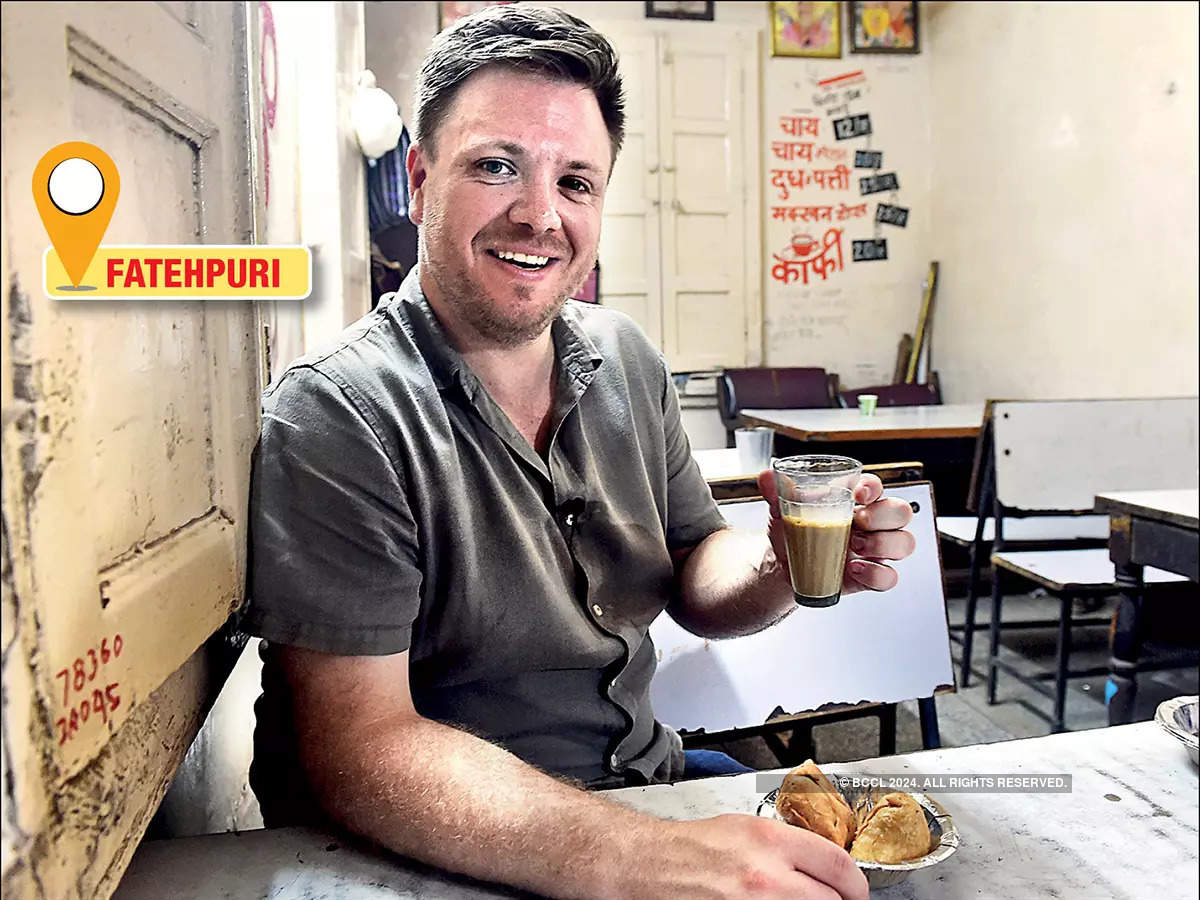 In an alleyway in Fatehpuri, chef Weldon enjoyed tea with samosas