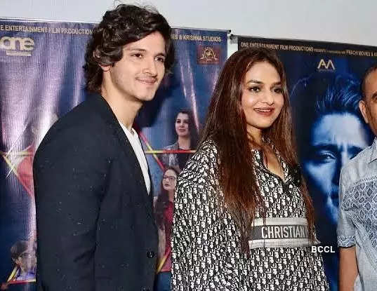 Pictures from Bollywood movie Khalli Balli’s star-studded premiere