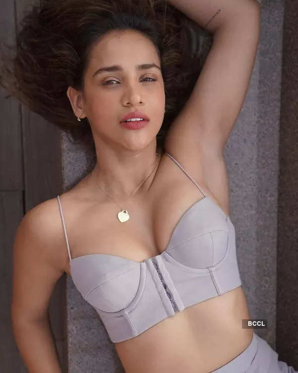 Aisha Sharma's ravishing pictures in monokini are breaking the internet