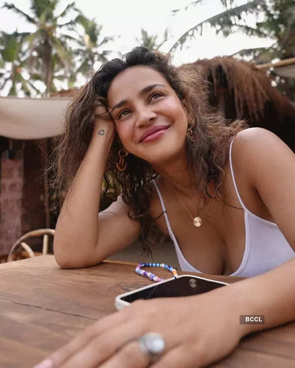 Aisha Sharma's ravishing pictures in monokini are breaking the internet