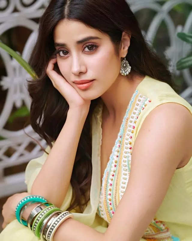 Janhvi Kapoor sends the internet into a meltdown in a white bodycon mini dress, see pictures