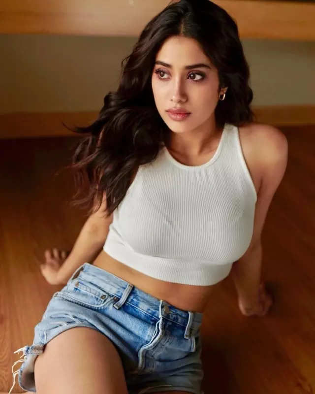 Janhvi Kapoor sends the internet into a meltdown in a white bodycon mini dress, see pictures