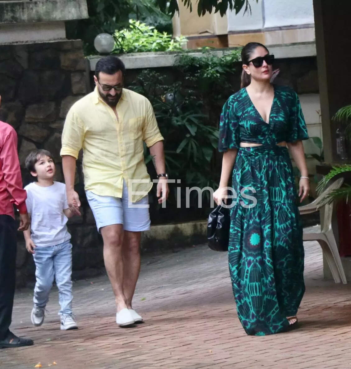 Kareena Kapoor Khan shares a cool picture of husband Saif Ali Khan ...