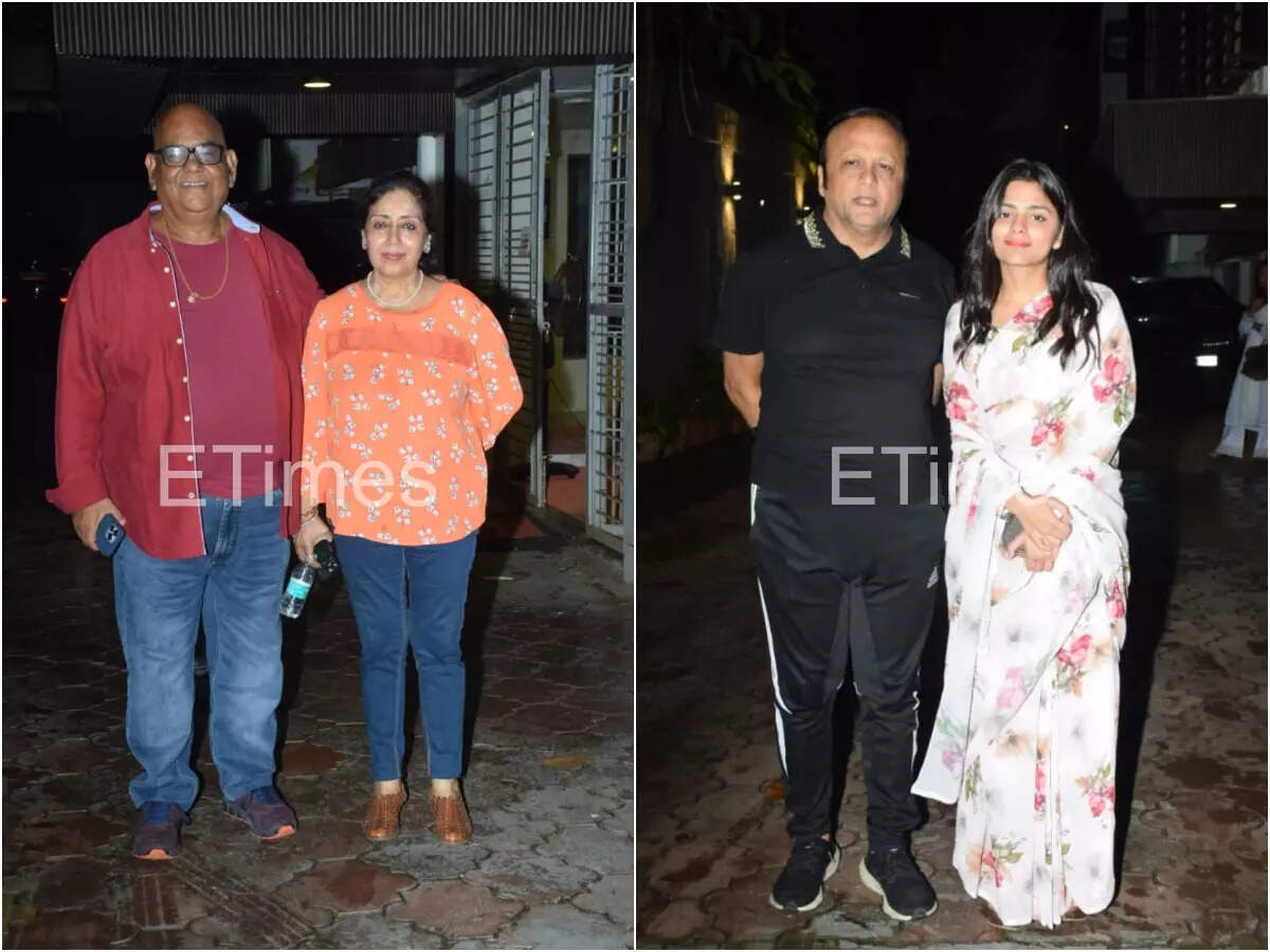 Satish Kaushi - Asif Bhamla with wife, daughter