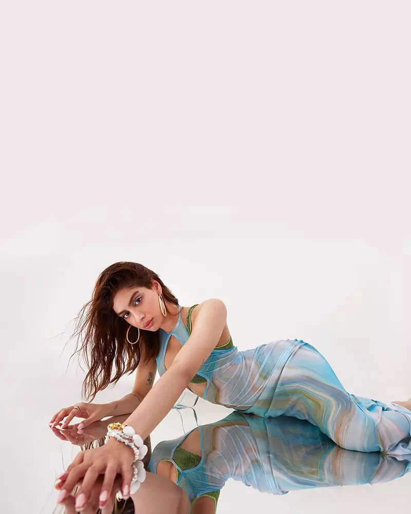 These new pictures of Khushi Kapoor in a white cut-out bodycon dress scream style and glamour