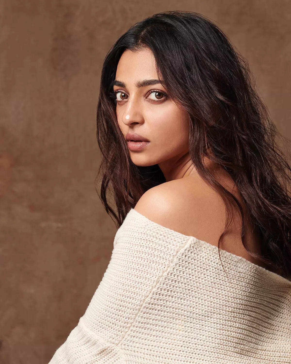 Radhika Apte beats the heat in style, checkout her stunning photos!