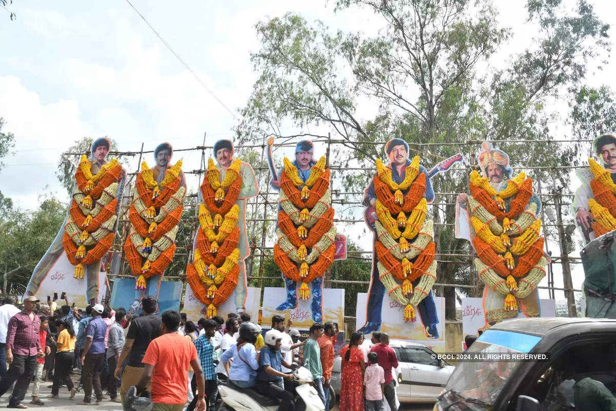 Fans pay to tribute to Vishnuvardhan on his birth anniversary