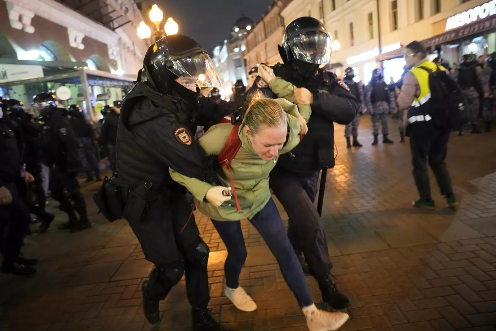 Hundreds detained at anti-war protests across Russia; see pics