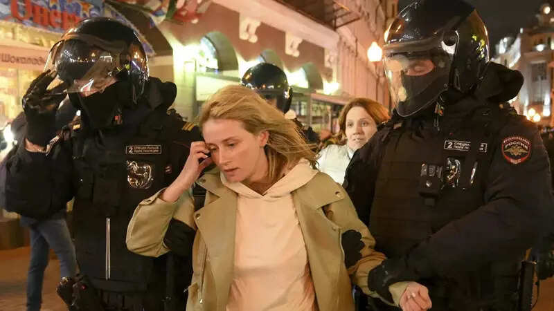 Hundreds detained at anti-war protests across Russia; see pics
