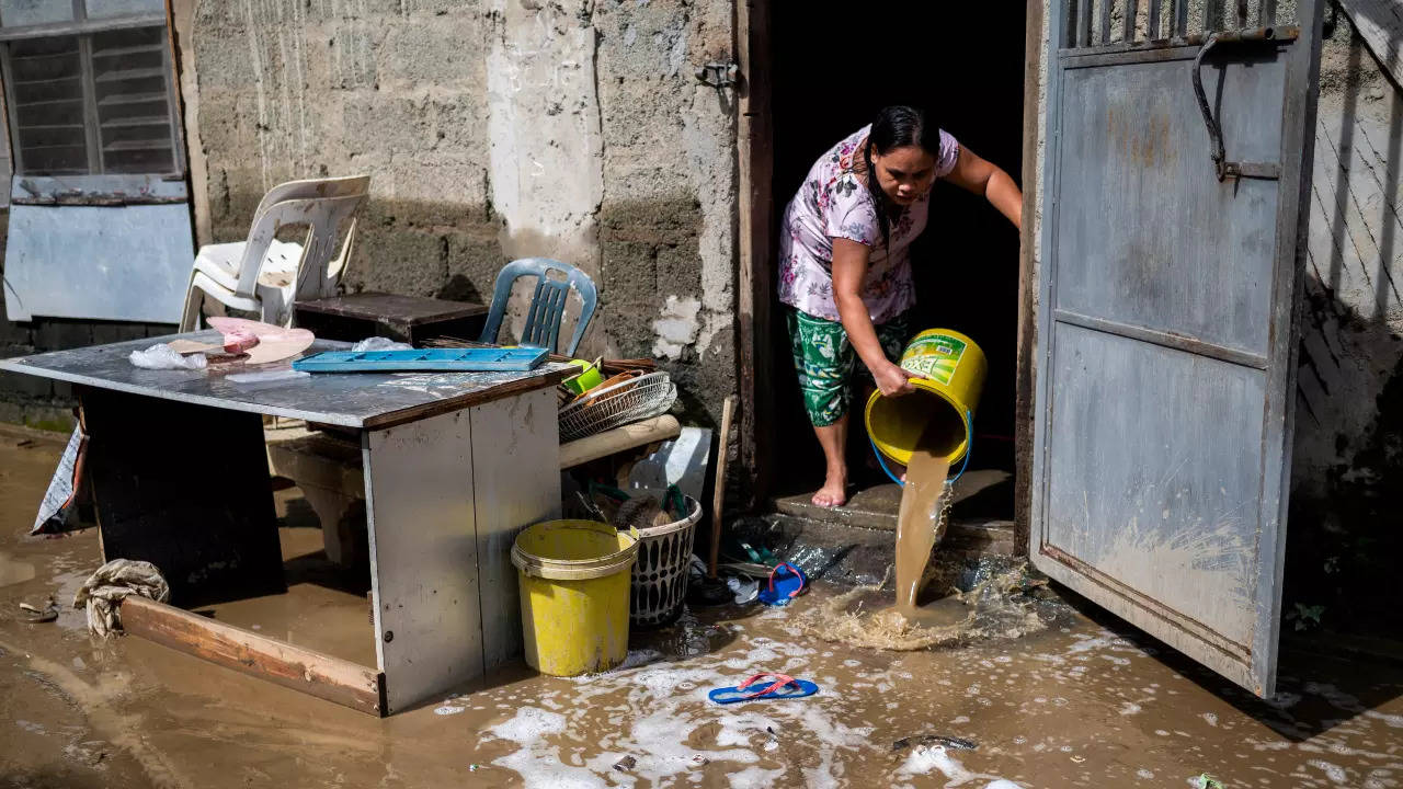 Powerful typhoon leaves 5 rescuers dead in north Philippines - Times of ...