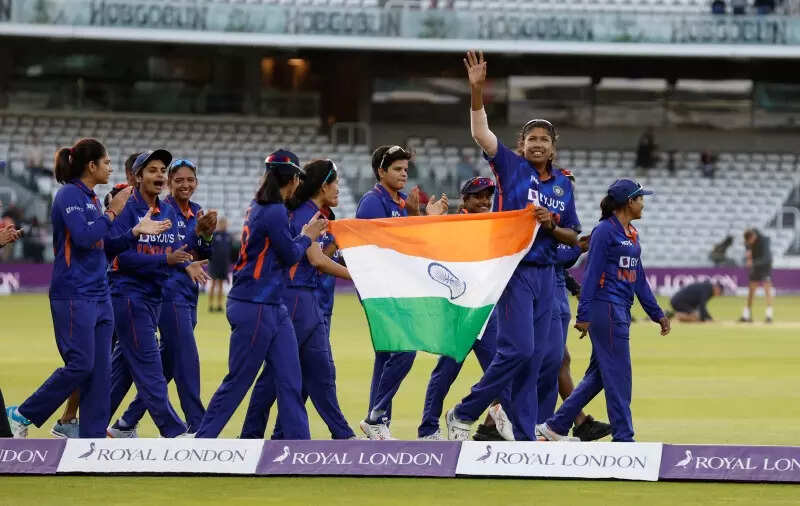 Pictures from Jhulan Goswami's last match take over the internet as India beat England in 3rd women's ODI