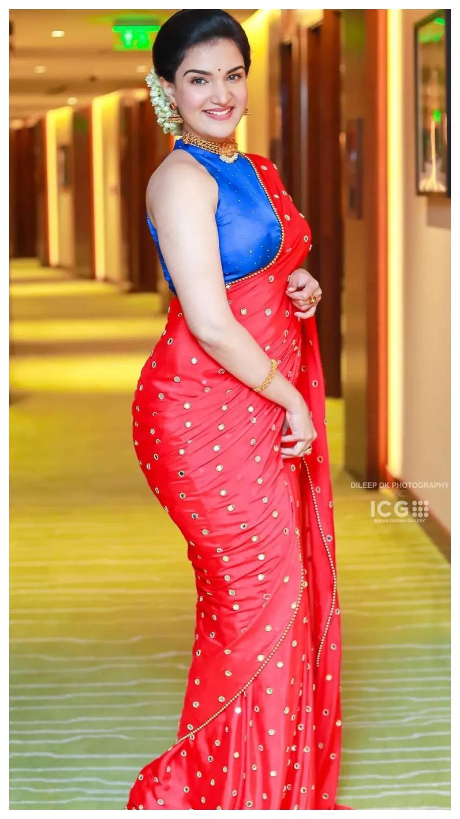 Honey Rose looks sizzling in these pics | Times of India