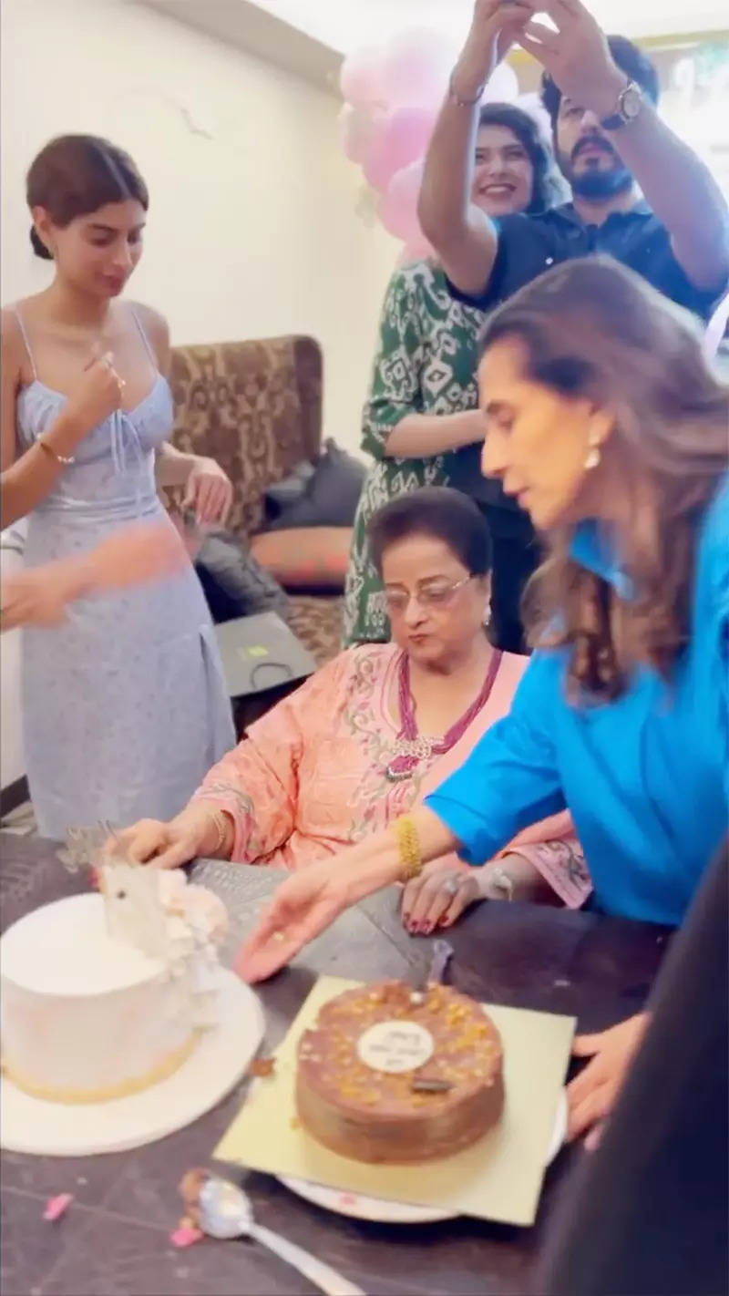 Adorable family pictures from Anil Kapoor’s mom Nirmal Kapoor’s 88th birthday celebration
