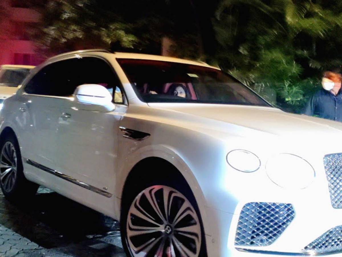 Akash Ambani and Shloka Mehta were spotted in their new 4 crore swanky ...