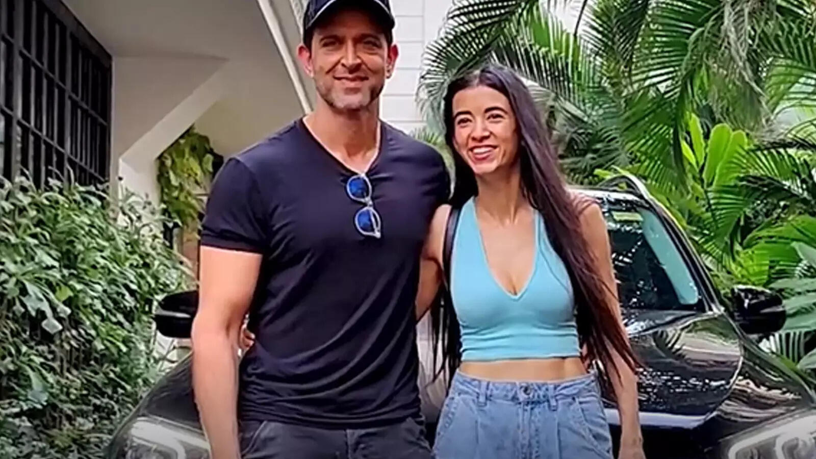 Hrithik Roshan and his girlfriend Saba Azad are all smiles as they pose ...
