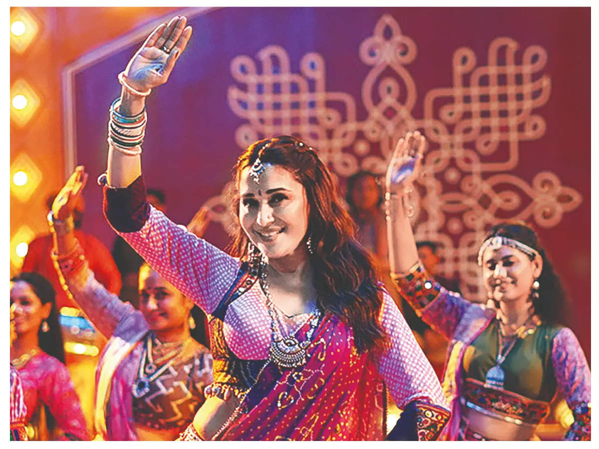 Madhuri Dixit performing to a song in 'Maja Ma'