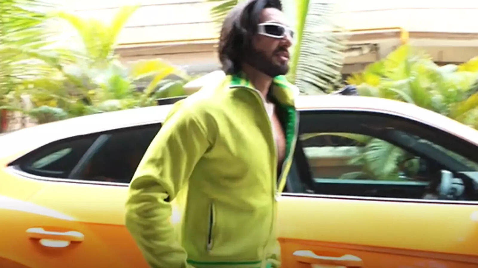 Ranveer Singh makes a style statement as he arrives in his swanky car
