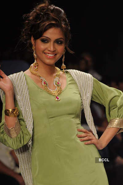  IIJW 2011: Manubhai Gems