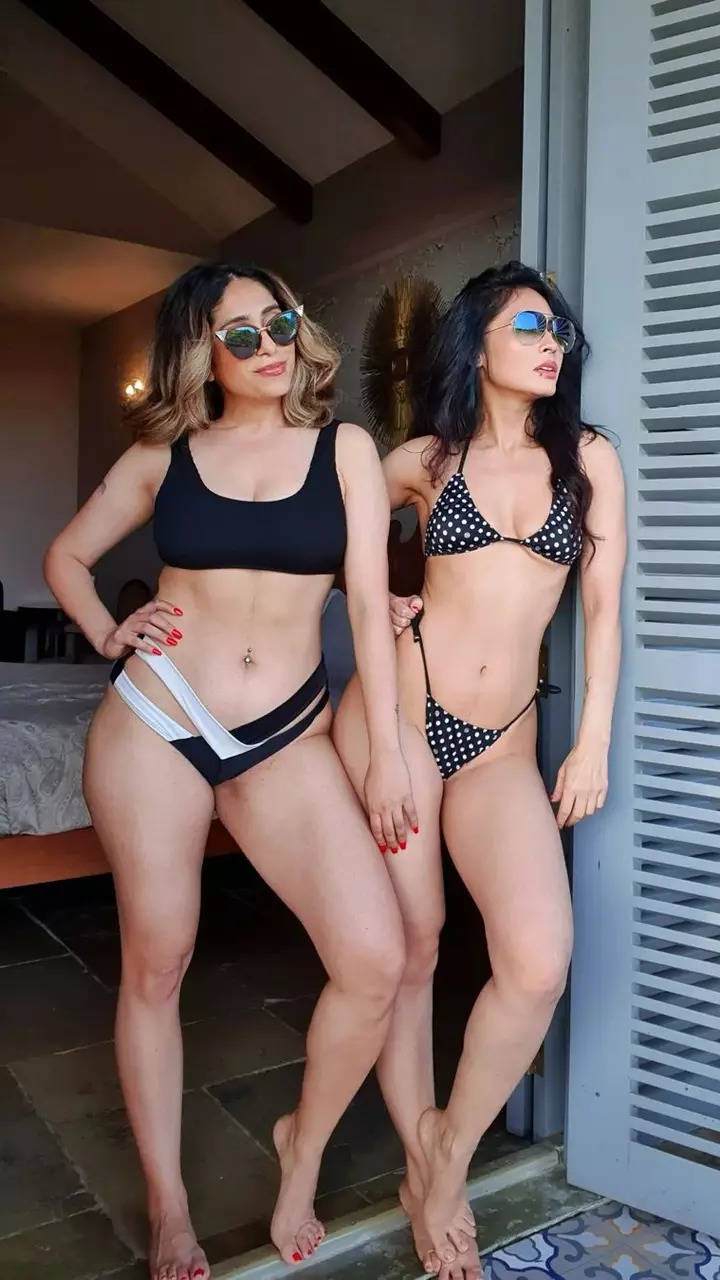 Neha Bhasin casts a spell with her bikini pictures