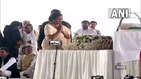 Mulayam Singh Yadav's funeral: All party leaders pay tribute to 'Netaji'