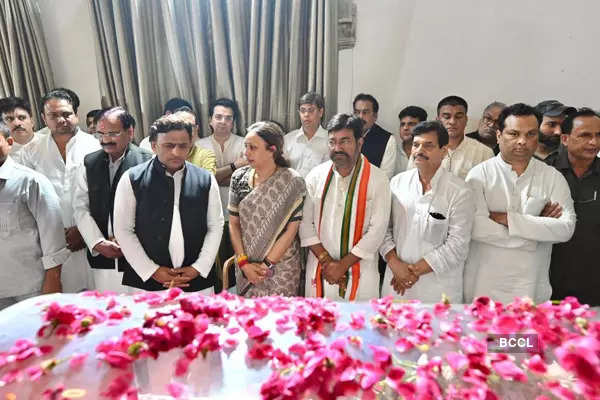 Mulayam Singh Yadav's funeral: All party leaders pay tribute to 'Netaji'