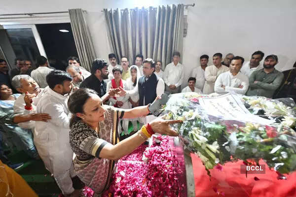 Mulayam Singh Yadav's funeral: All party leaders pay tribute to 'Netaji'