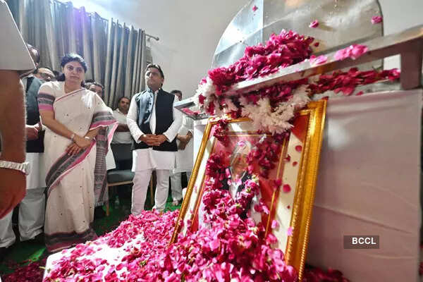 Mulayam Singh Yadav's funeral: All party leaders pay tribute to 'Netaji'