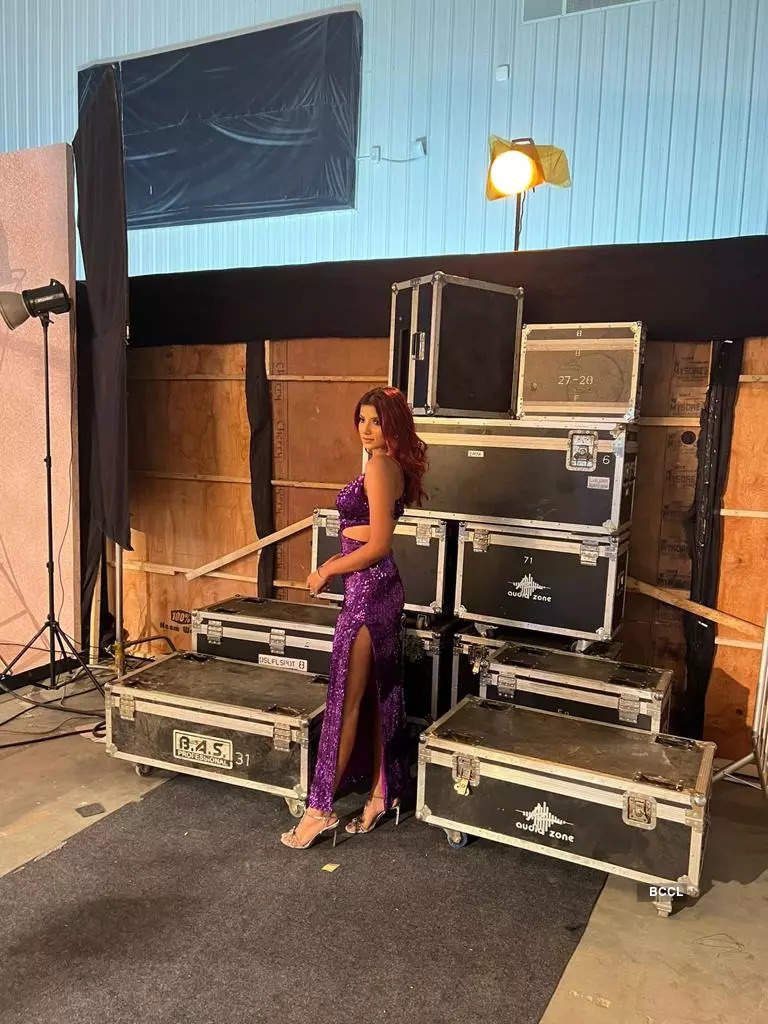 'Purple Girl' Aastha Sharan wows everyone at Filmfare Awards South 2022